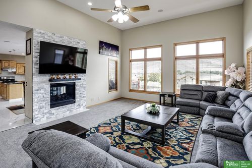 2004 Longview St, Papillion, NE, 68133-2559 | Card Image