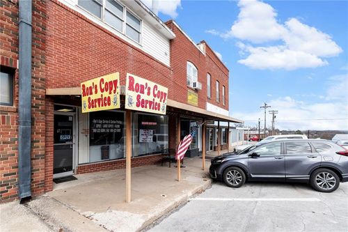 9 E Washington St, Carrollton, MO, 64633-1647 | Card Image