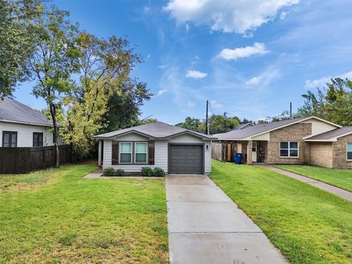 419 8th Ave N, Texas City, TX, 77590-7754 | Card Image