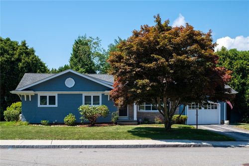3 Emerald St, Westerly, RI, 02891-3414 | Card Image