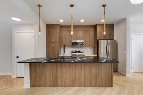 39 Andalusian Rd, Cochrane, AB, T4C3B7 | Card Image