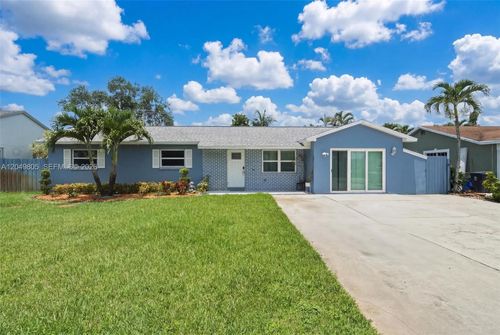 6595-6595 Massachusetts Dr, LAKE WORTH, FL, 33462-3831 | Card Image
