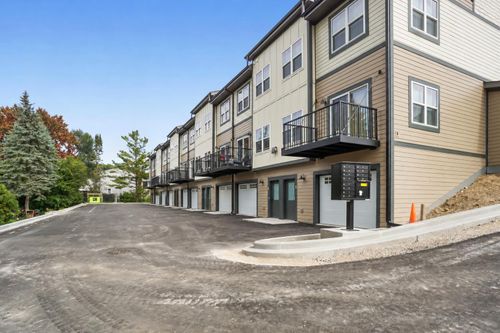 119 Kettle Moraine Dr S, Slinger, WI, 53086-9463 | Card Image