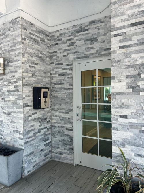 apt-201-720 Bayshore Dr, Fort Lauderdale, FL, 33304-3901 | Card Image