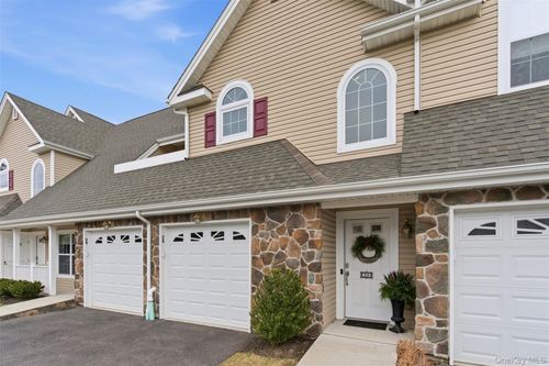 28 Steven Cir, Dix Hills, NY, 11746-5666 | Card Image