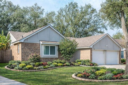 303 Knoll Forest Dr, League City, TX, 77573-5765 | Card Image