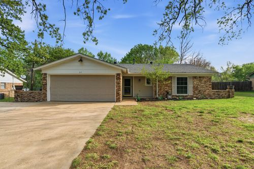 317 Glenhaven Dr, Azle, TX, 76020-3625 | Card Image