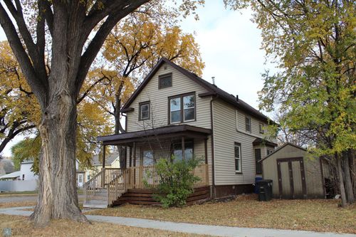 921 6th Ave N, Fargo, ND, 58102-4887 | Card Image