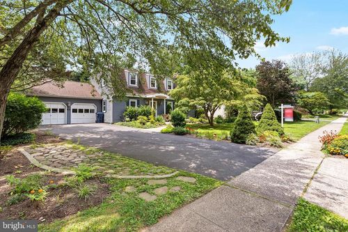 20 Springwood Dr, LAWRENCEVILLE, NJ, 08648-1048 | Card Image