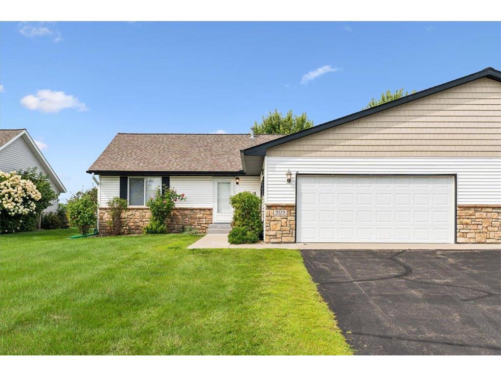 Ridge Ct, New Richmond, WI 54017