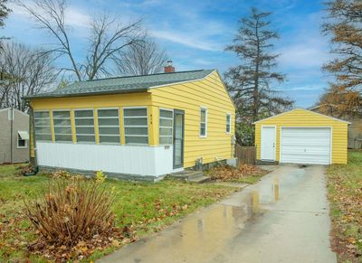 815 4th St Nw, House other with 2 bedrooms, 1 bathrooms and null parking in Waverly IA | Image 1