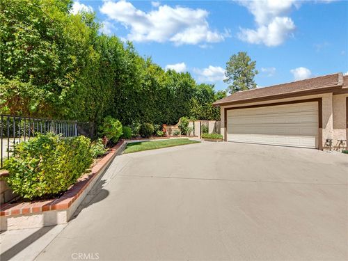 25690 Neblina Ct, Valencia, CA, 91355-2236 | Card Image