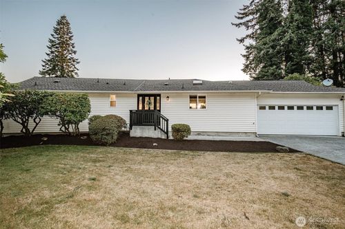 1052 E Robinhood Dr, Arlington, WA, 98223-1416 | Card Image