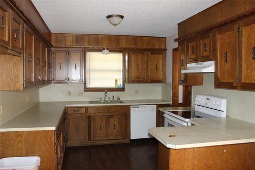 211 N Dewey Ave, Chandler, OK, 74834-1436 | Card Image