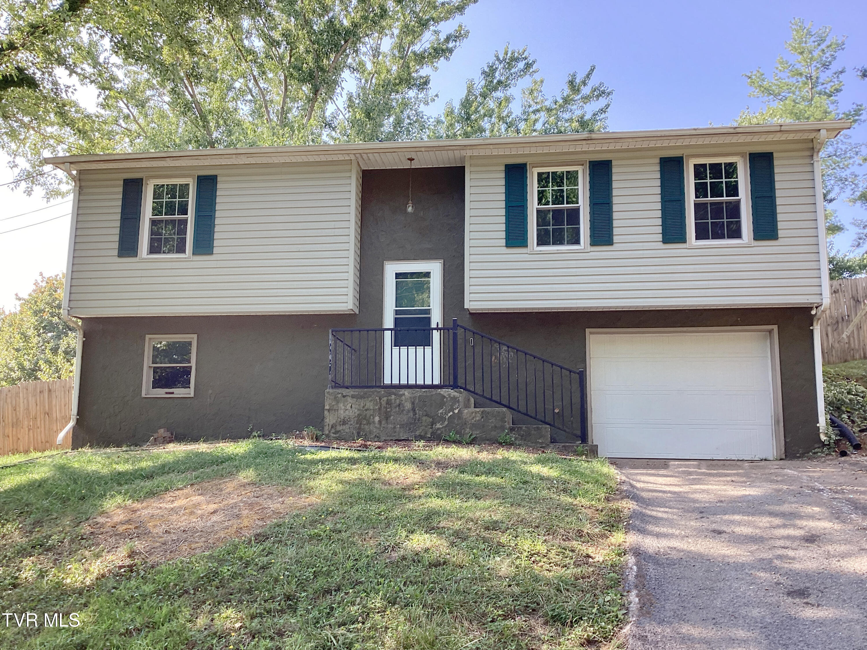 Idlewylde Cir, Johnson City, TN 37601
