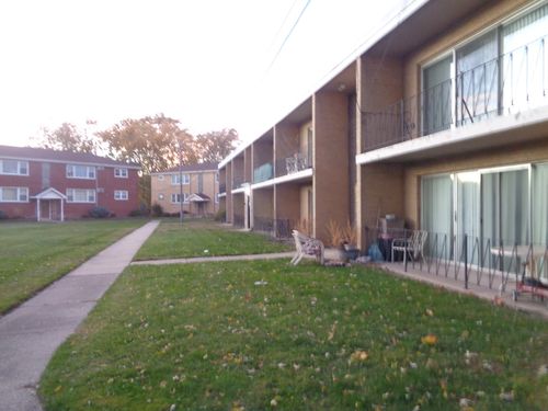 10-5818 107th Court Way, Chicago Ridge, IL, 60415-1941 | Card Image