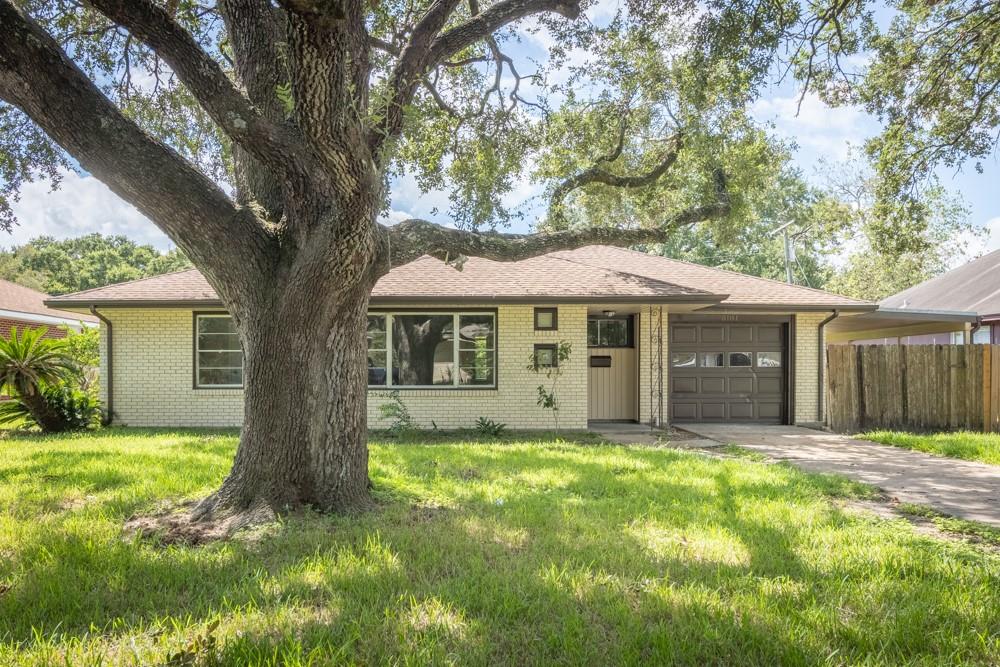 Burr Oak Ln, Texas City, TX 77591