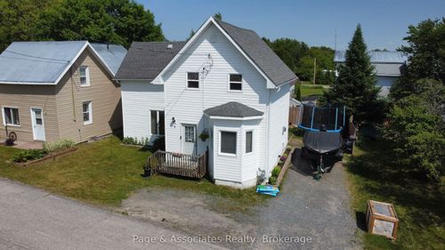 3 Gordon St, Cache Bay, ON, P0H1G0 | Card Image
