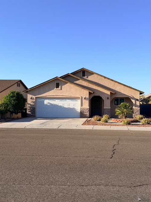 3670 E Los Olivos Dr, San Luis, AZ, 85336-0635 | Card Image
