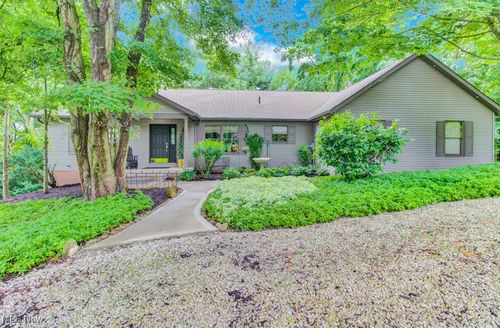 38 Choctaw Trl, Malvern, OH, 44644-9648 | Card Image