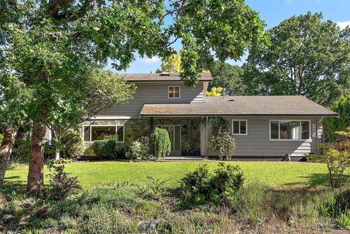 1094 Sluggett Rd, Brentwood Bay, BC, V8M1J1 | Card Image