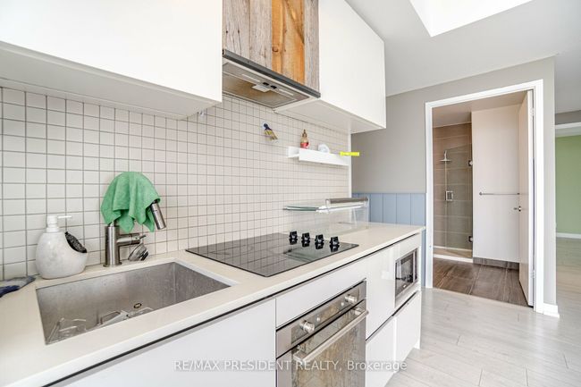 5702 - 5 Buttermill Ave, Condo with 3 bedrooms, 2 bathrooms and 1 parking in Vaughan ON | Image 10