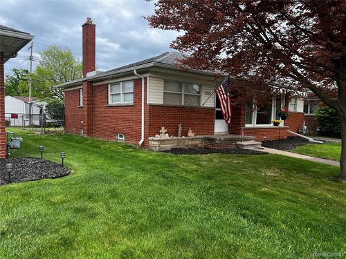 3125 Syckelmoore St, Trenton, MI, 48183-3528 | Card Image