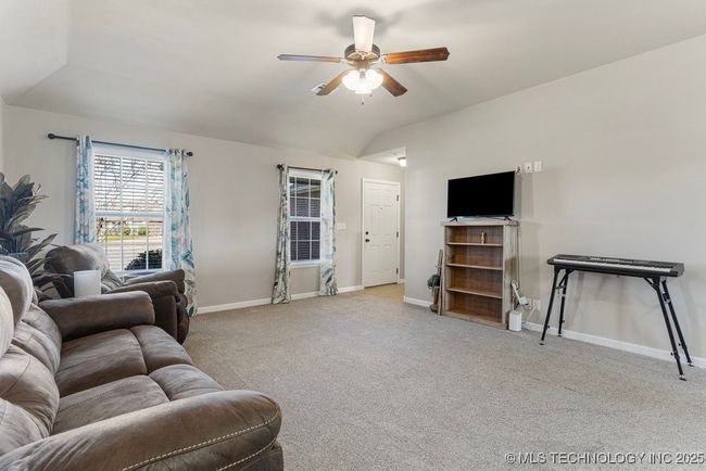 20804 E 32 Nd Pl S, House other with 3 bedrooms, 2 bathrooms and null parking in Broken Arrow OK | Image 6