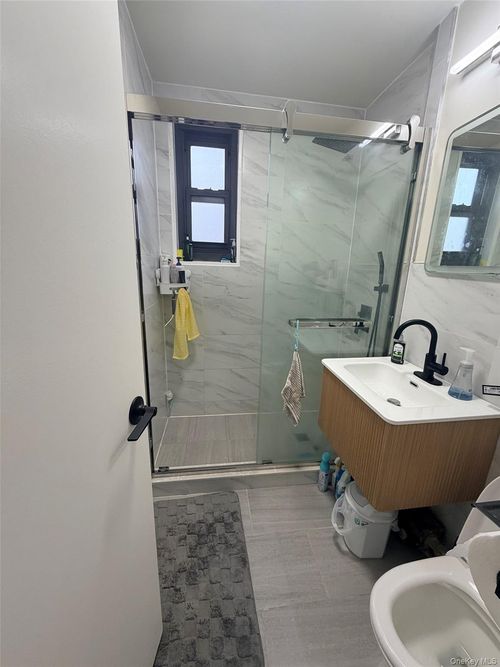 2fl-18-06 169 Street, New York, NY, 11357 | Card Image