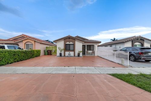 7029 W 29th Way, Hialeah, FL, 33018-5352 | Card Image