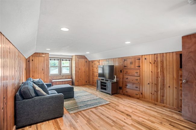 1034 66 Th St, Home with 4 bedrooms, 3 bathrooms and null parking in Windsor Heights IA | Image 21