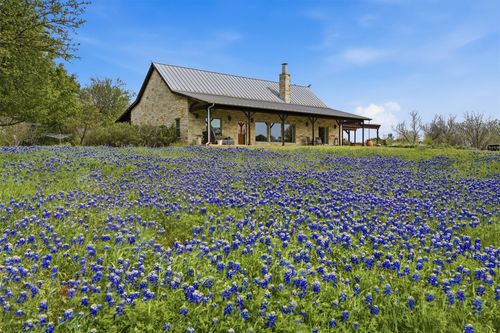 825 Benavides Ln, Mineral Wells, TX, 76067-1667 | Card Image