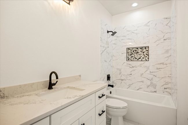 3005 Centaurus Way, House other with 4 bedrooms, 2 bathrooms and null parking in Granbury TX | Image 9