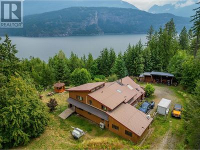 9413 Shutty Bench Rd, House other with 3 bedrooms, 2 bathrooms and null parking in Kaslo BC | Image 2