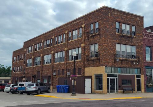114 E Main St, Pipestone, MN, 56164-1932 | Card Image