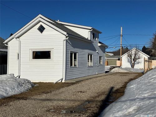 901 2nd St E, Nipawin, SK, S0E1E0 | Card Image
