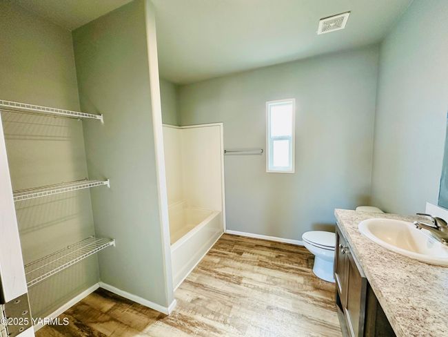 Main Bathroom | Image 22