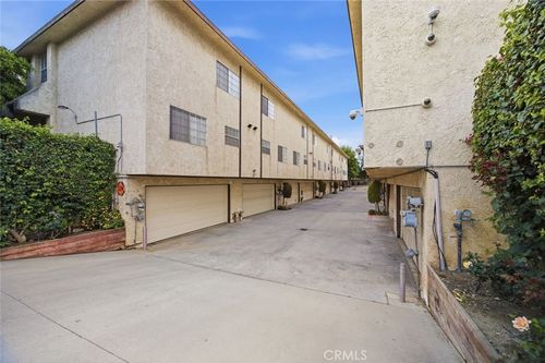 8-8927 Cedros Ave, Panorama City, CA, 91402-5801 | Card Image