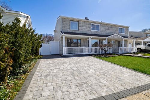 25 Cobalt Ln, Westbury, NY, 11590-5705 | Card Image