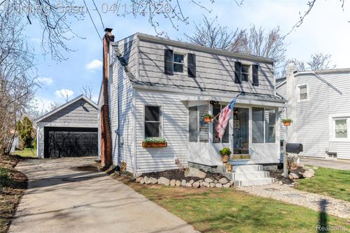 716 W 2nd St, Davison, MI, 48423-1370 | Card Image