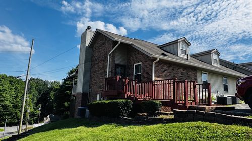 204 Village Cir W, Dickson, TN, 37055-2964 | Card Image