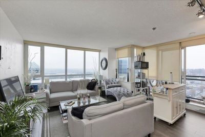 2110 - 10777 University Dr, Condo with 2 bedrooms, 2 bathrooms and 1 parking in Surrey BC | Image 3