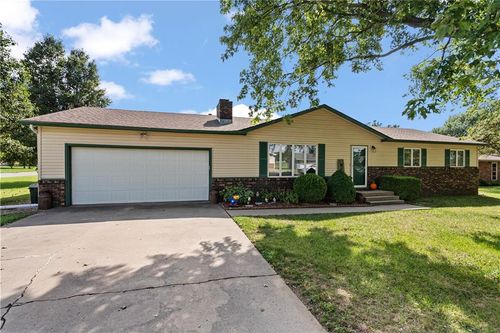 1226 Parkview St, Fredonia, KS, 66736-2009 | Card Image