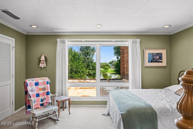 Guest bedroom 2 overlooking private lake! | Image 39