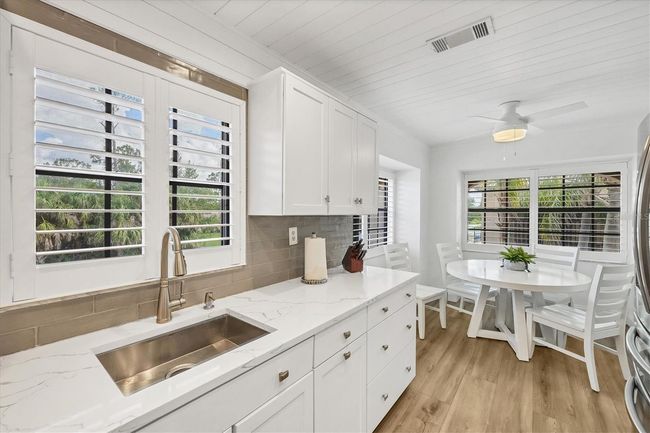 KITCHEN SHOWING EAT IN AREA | Image 16