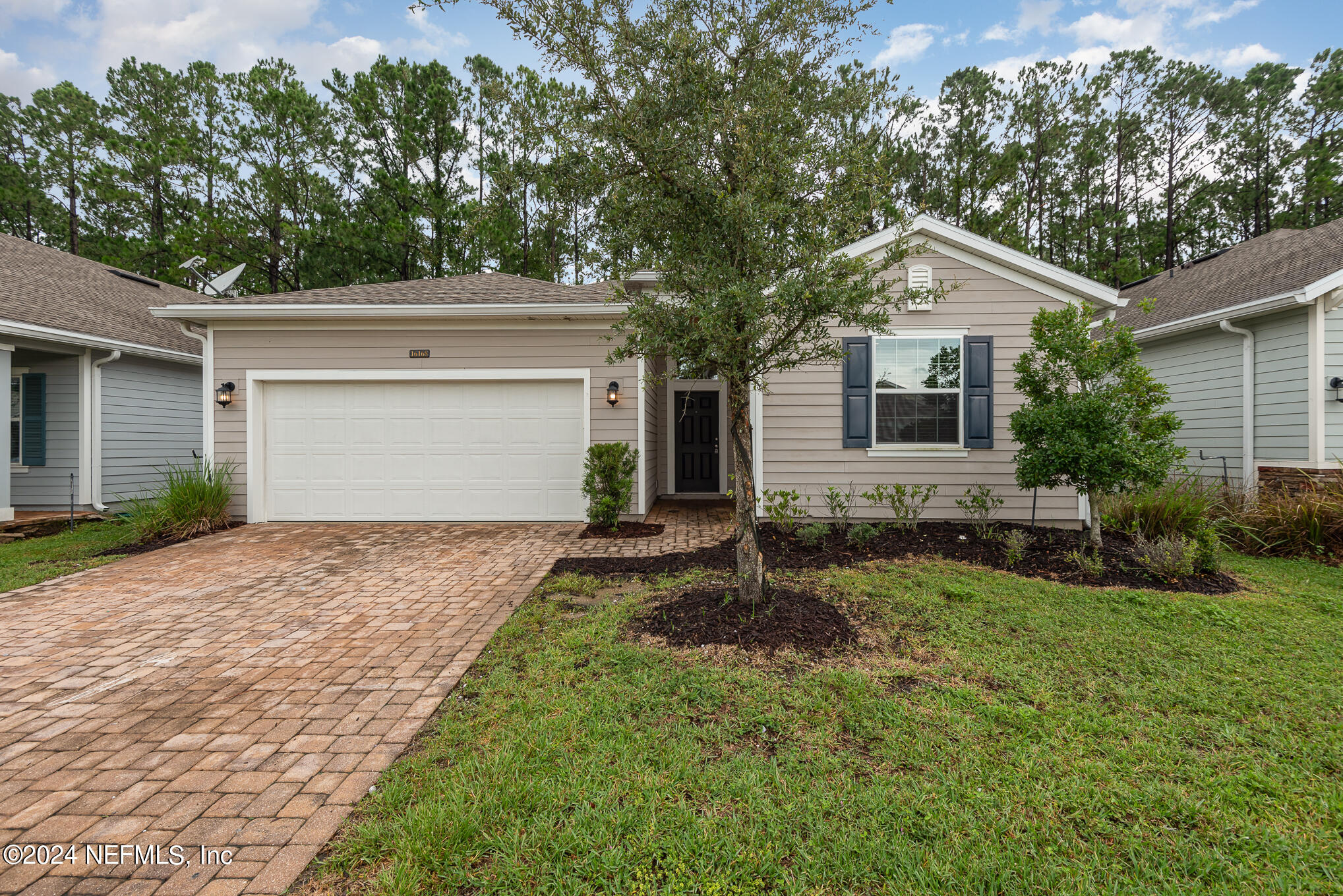 Blossom Lake Dr, Jacksonville, FL 32218