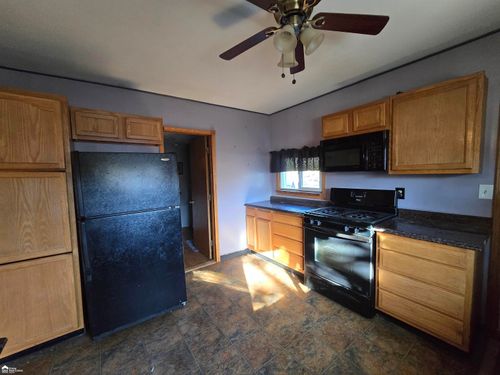 402 W Perry St, Durand, MI, 48429-1548 | Card Image