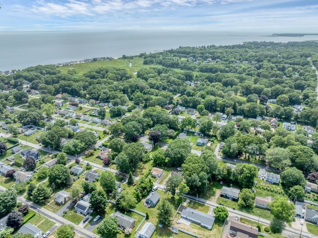 15 Hawks Nest Rd, House other with 3 bedrooms, 2 bathrooms and 3 parking in Old Lyme CT | Image 4