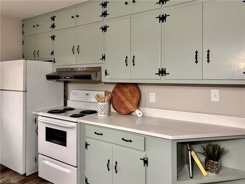 5026 Harvey Rd, Jamestown, NC, 27282-9114 | Card Image