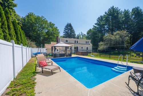 180 Post Rd, Greenland, NH, 03840-2316 | Card Image